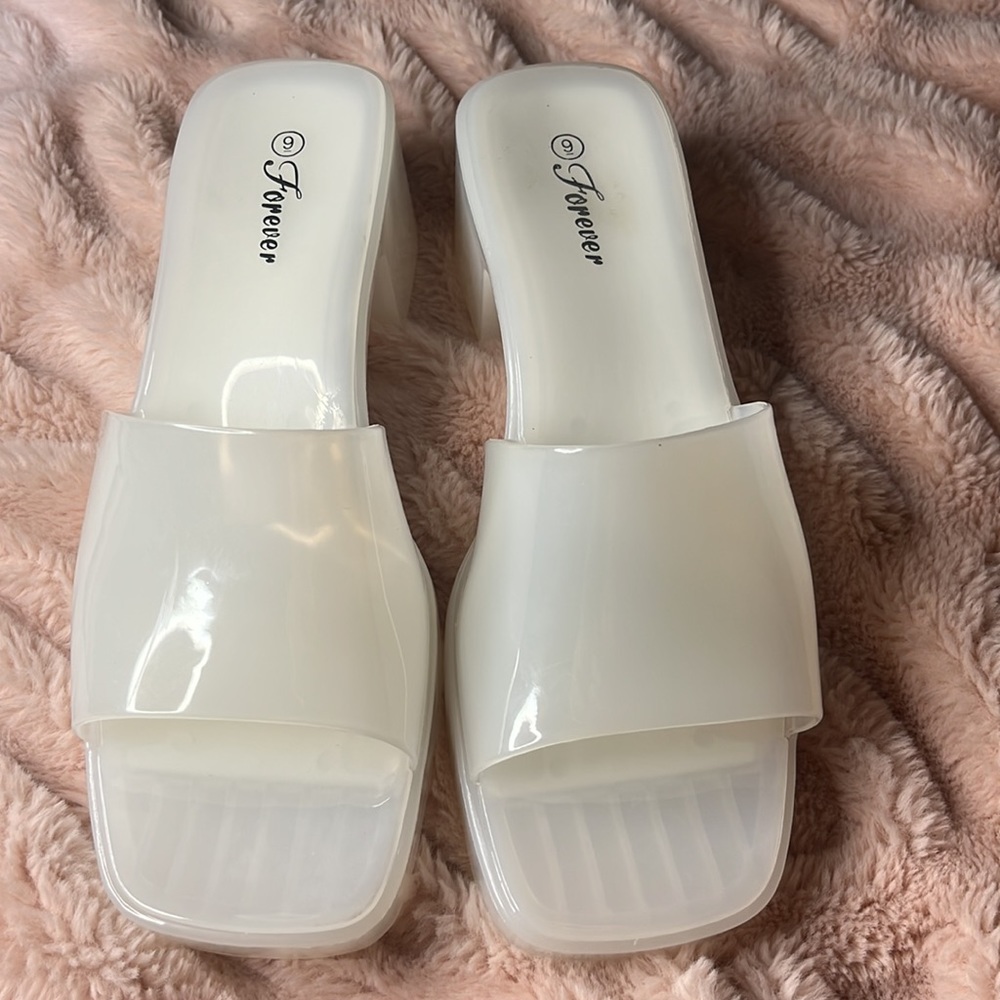 Very cute jelly heels! I’ve never worn these and they’re just not my style. - Picture 4 of 5